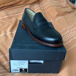 New, never worn Banana Republic men’s black loafers